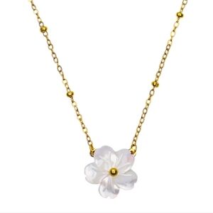 Elegant Gold and White Flower mother of pearl Necklace New with box/bag